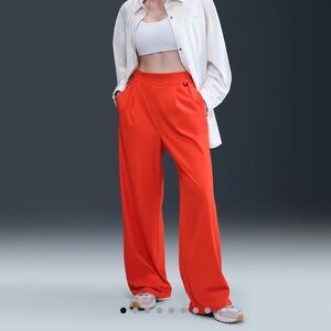 Nike 24.7 PerfectStretch
Women's Dri-FIT High-Waisted Loose Wide-Leg Trousers